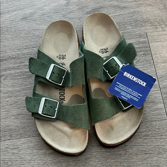 Birkenstock Shoes - NWT Birkenstock Women’s Arizona Soft Footbed in Size 36